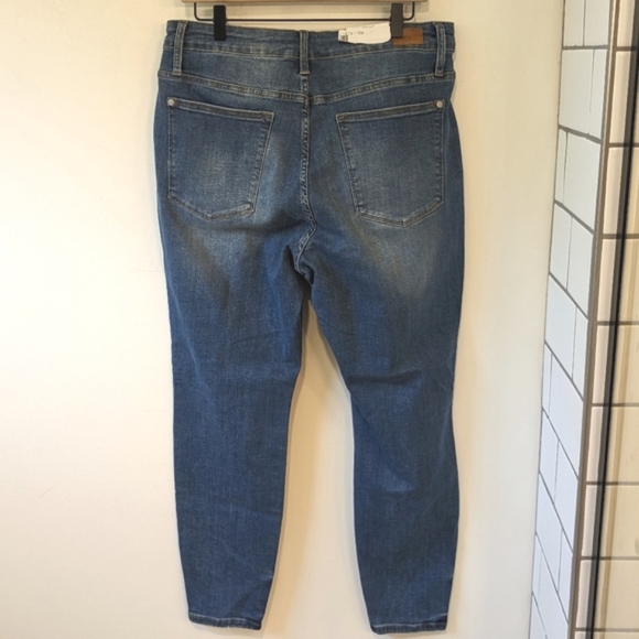 Judy Blue Los Angeles Mid Rise Skinny Fit Jeans - Picture 3 of 8